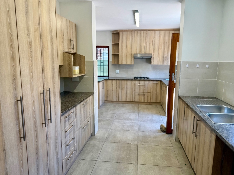 6 Bedroom Property for Sale in Leisure Isle Western Cape